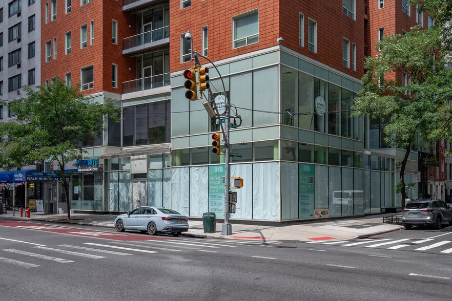 250 East 49th Street portfolio of 2 properties for sale on LoopNet.ca - Building Photo - Image 3 of 12