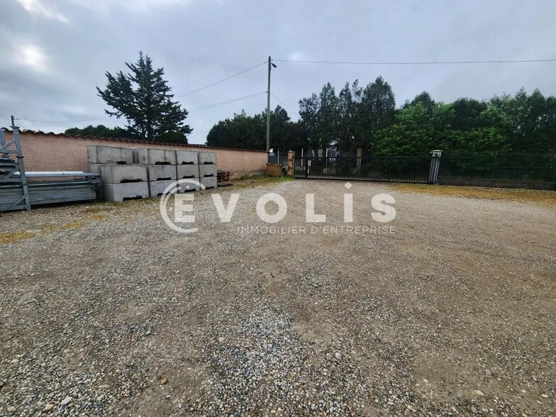 Office in Grenay for lease - Building Photo - Image 3 of 16