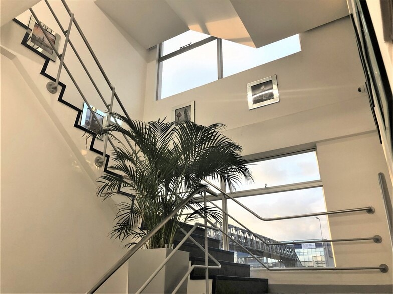 981 Great West Rd, Brentford à louer - Photo intérieure - Image 3 de 16