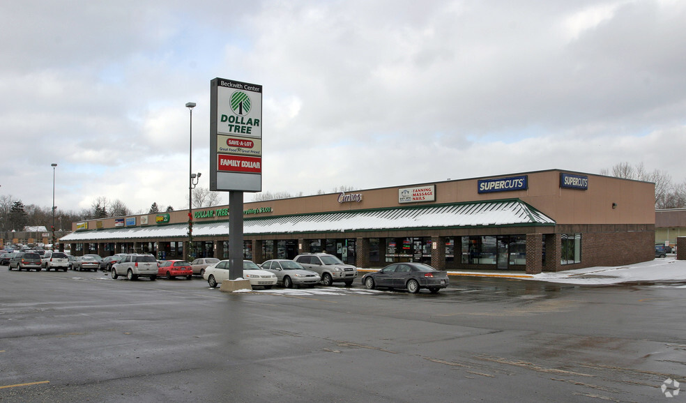 1621 Leonard St NE, Grand Rapids, MI à louer - Photo du bâtiment - Image 3 de 11