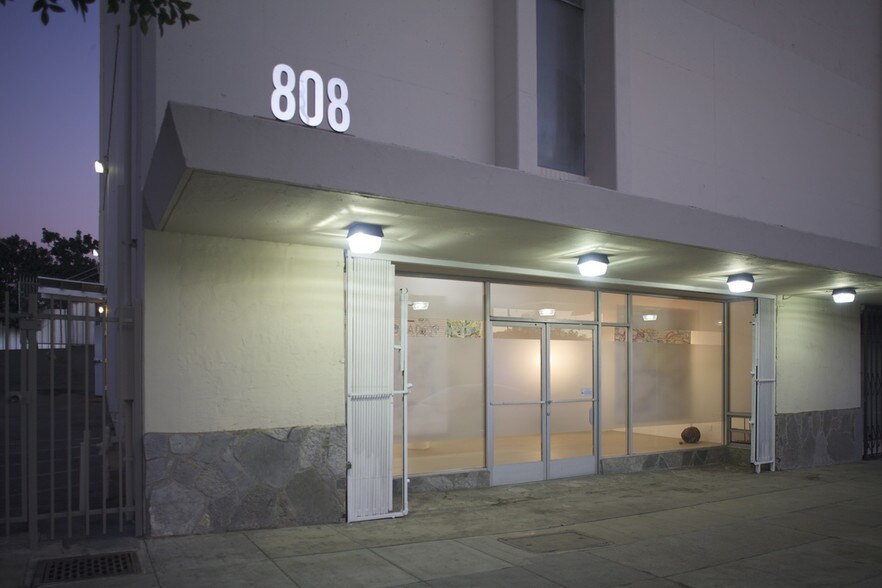 806-808 N La Brea Ave, Inglewood, CA à louer - Photo du bâtiment - Image 3 de 8