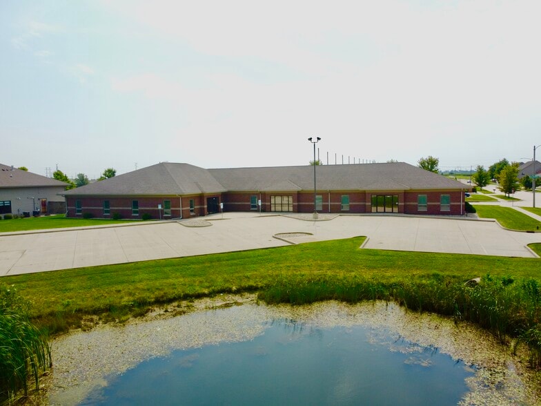 1602 Tullamore Ave, Bloomington, IL for sale - Building Photo - Image 2 of 13