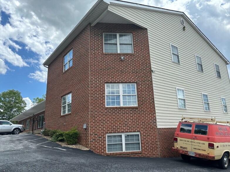 1020 Jefferson Hwy, Staunton, VA à vendre - Photo du bâtiment - Image 3 de 6