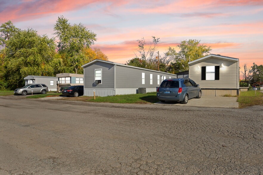 369 W Elm Rd, Radcliff, KY à vendre - Photo du bâtiment - Image 1 de 17