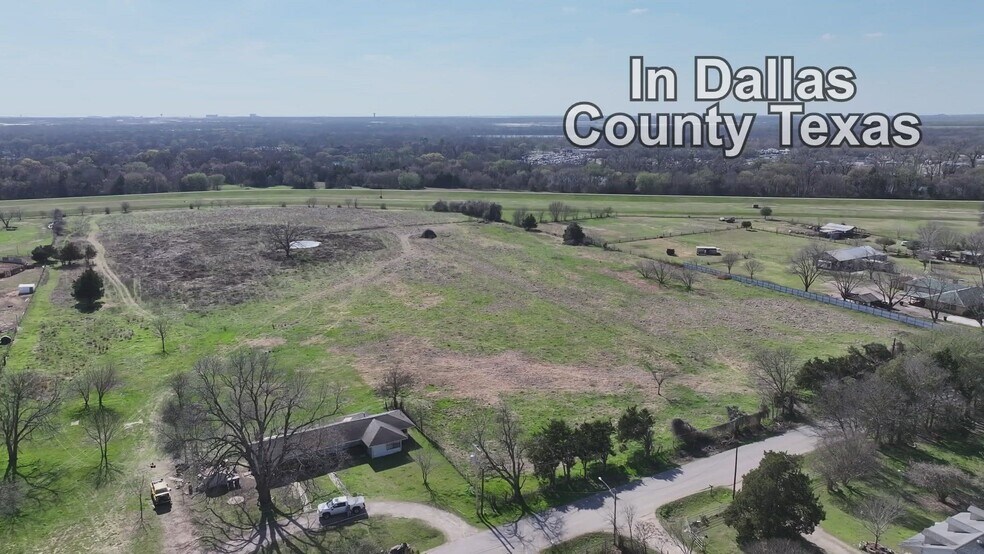 3131 Middlefield Rd, Dallas, TX à vendre - Vidéo sur l’inscription commerciale - Image 2 de 16