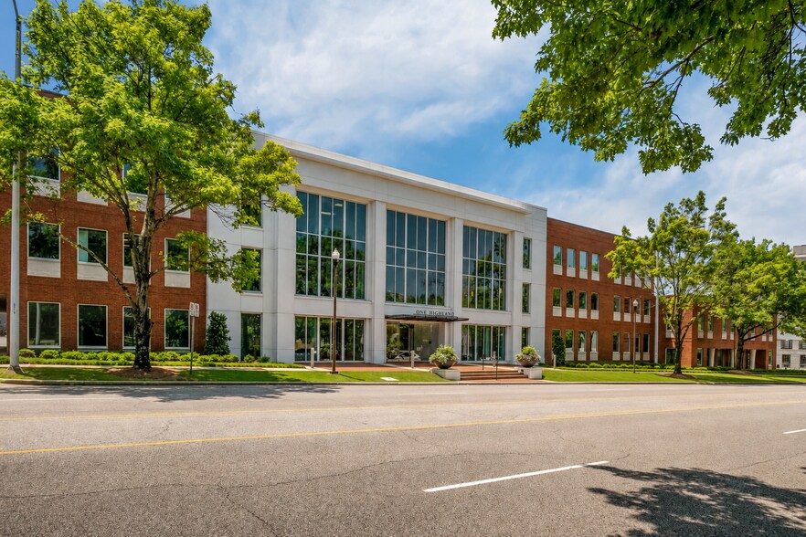 2151-2151 Highland Ave S, Birmingham, AL à louer - Photo du bâtiment - Image 2 de 14