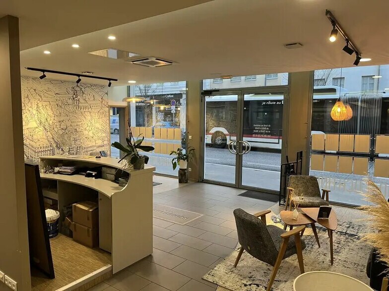 Commerce de détail dans Lyon à louer - Hall d’entrée - Image 2 de 7