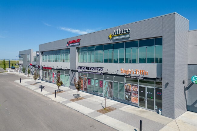 Plus de détails pour 4310 104 Ave NE, Calgary, AB - Commerce de détail à vendre