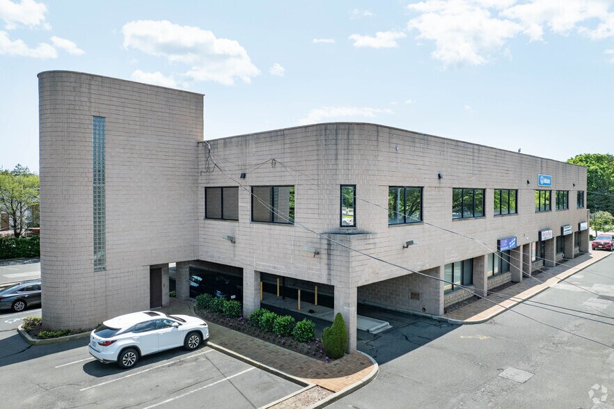 375 Commack Rd, Deer Park, NY à louer - Photo du bâtiment - Image 3 de 6