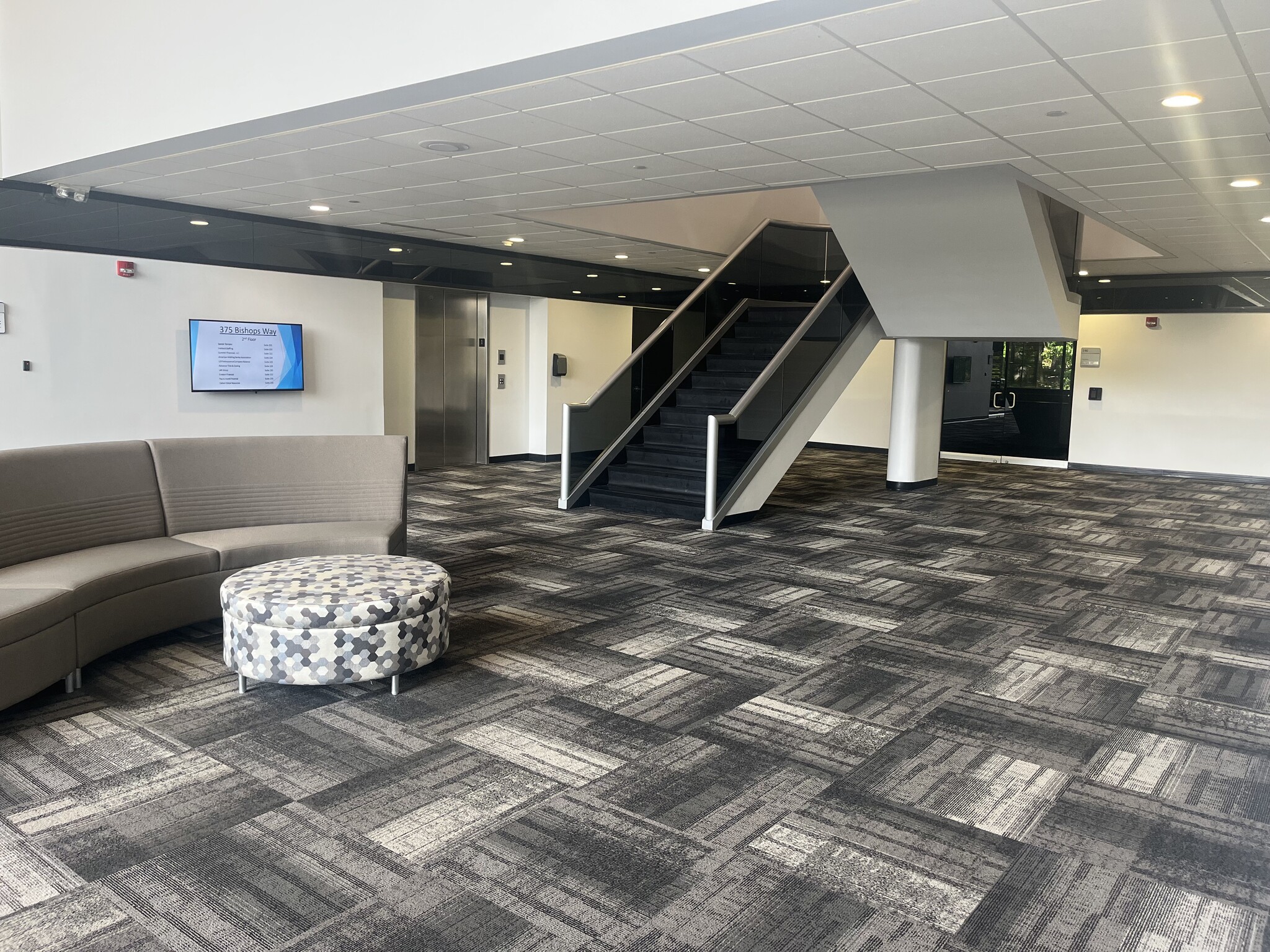 375 Bishops Way, Brookfield, WI for lease Primary Photo- Image 1 of 3