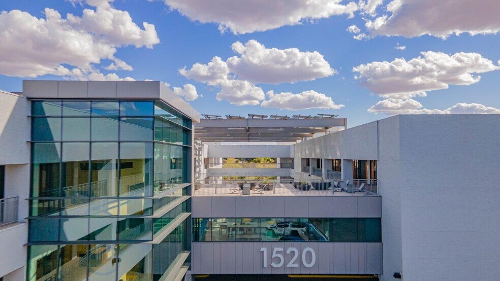 1520 S Dobson Rd, Mesa, AZ à louer - Photo du bâtiment - Image 2 de 19