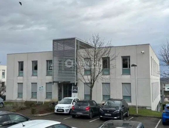 Office in Limas for lease - Building Photo - Image 2 of 2