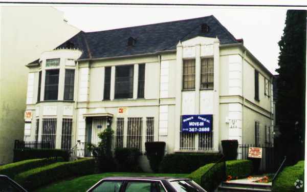 227 S Kenmore Ave, Los Angeles, CA à vendre - Photo du bâtiment - Image 2 de 3
