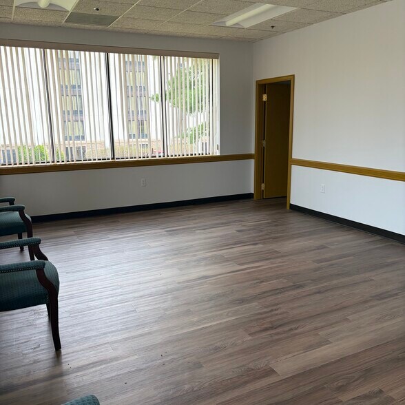 1025 Berkshire Blvd, Wyomissing, PA à louer - Photo du bâtiment - Image 3 de 10