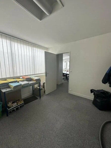 Office in SAINT-OUEN-L'AUMONE for lease - Interior Photo - Image 3 of 4