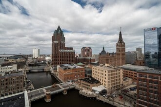 144 E Juneau Ave, Milwaukee, WI - AERIAL  map view