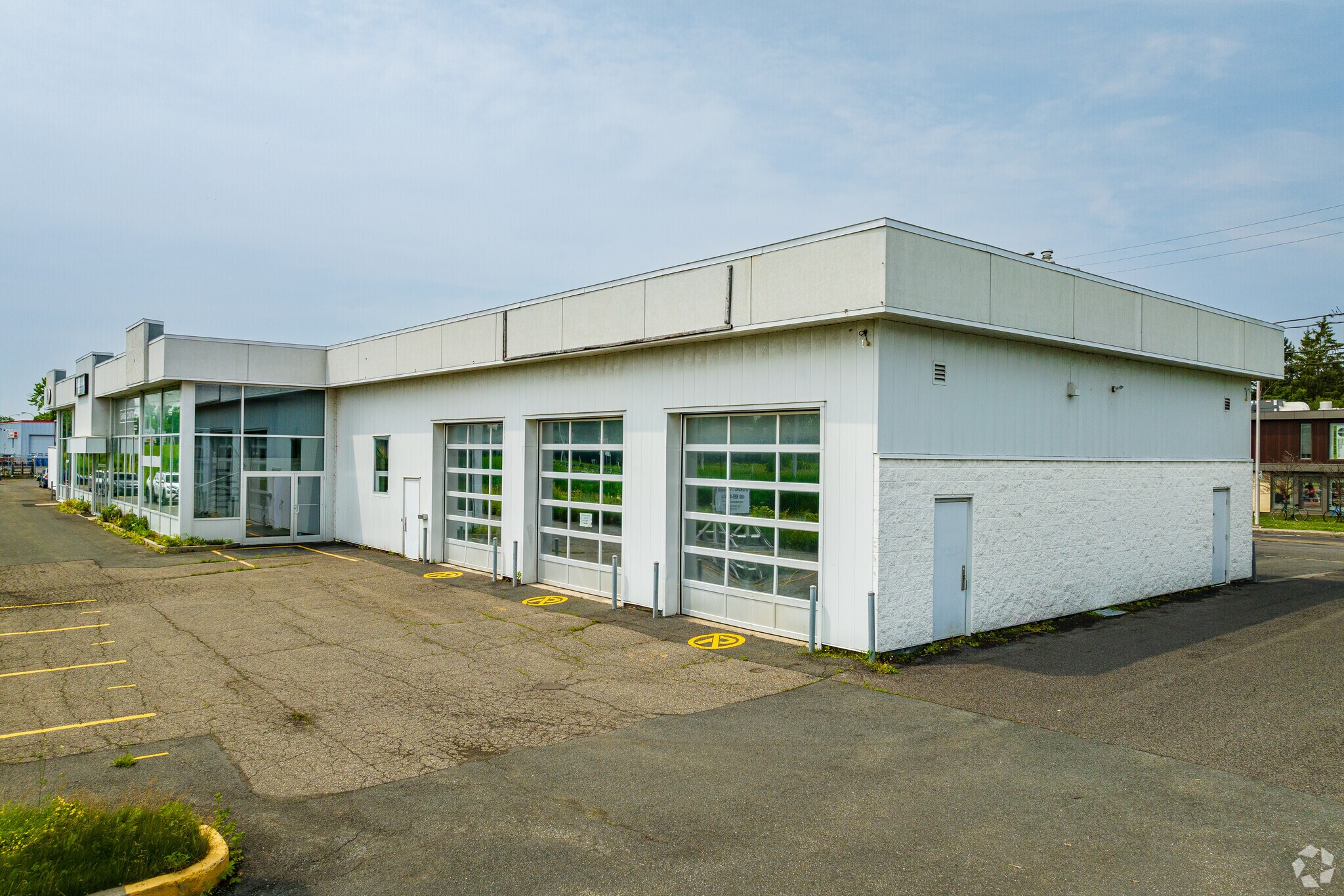 666 Ch du Lac, Boucherville, QC for lease Primary Photo- Image 1 of 7