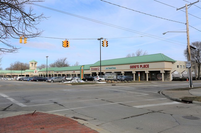 Plus de détails pour 17400-17472 Lorain Ave, Cleveland, OH - Commerce de détail à louer