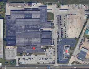 8700 Brookpark Rd, Brooklyn, OH à louer Photo du bâtiment- Image 2 de 8