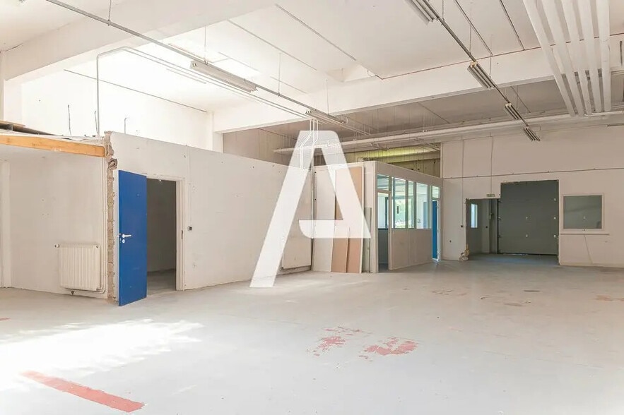 Flex in for lease - Building Photo - Image 1 of 7