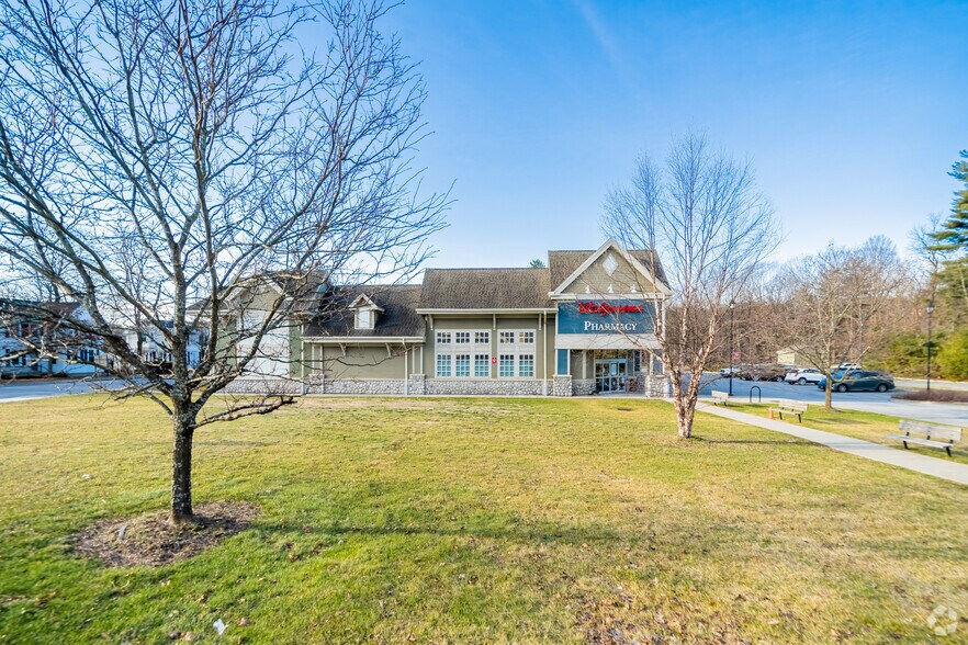 4357 Ny Highway 150, West Sand Lake, NY à vendre - Photo du bâtiment - Image 3 de 4
