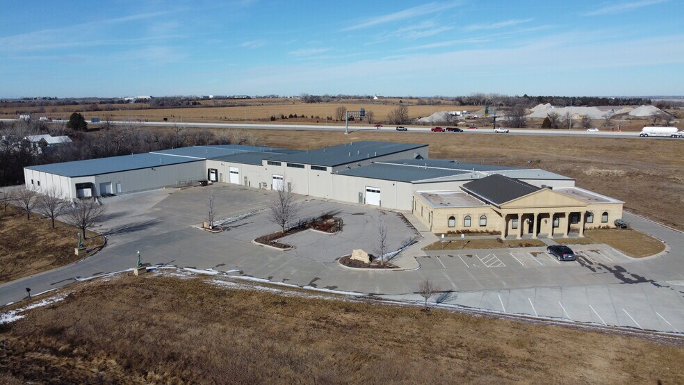 3400 W O St, Lincoln, NE à vendre - Photo du bâtiment - Image 2 de 27