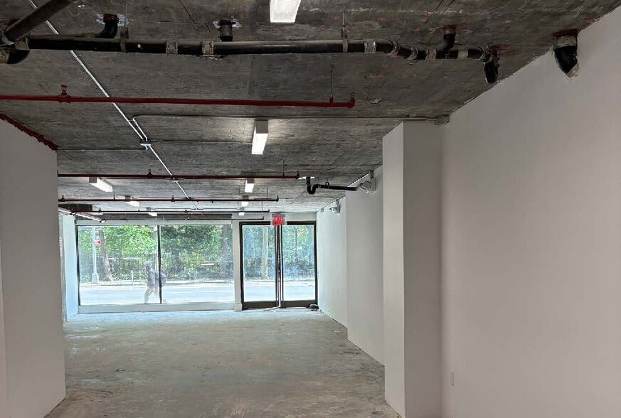 175 Chrystie St, New York, NY for lease - Interior Photo - Image 2 of 8