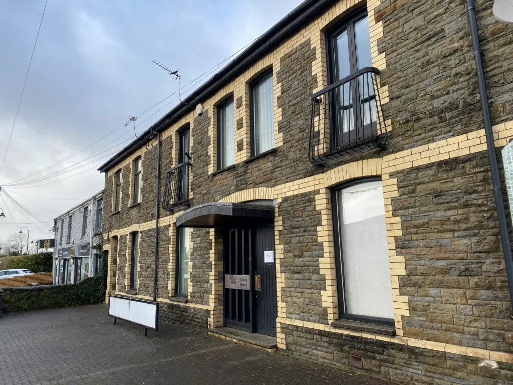 21-25 Talbot Rd, Pontyclun à vendre Photo du bâtiment- Image 1 de 3