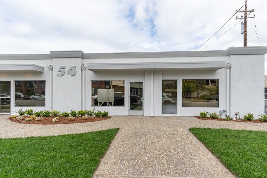 54 Mark Dr, San Rafael, CA à vendre - Photo du bâtiment - Image 2 de 9