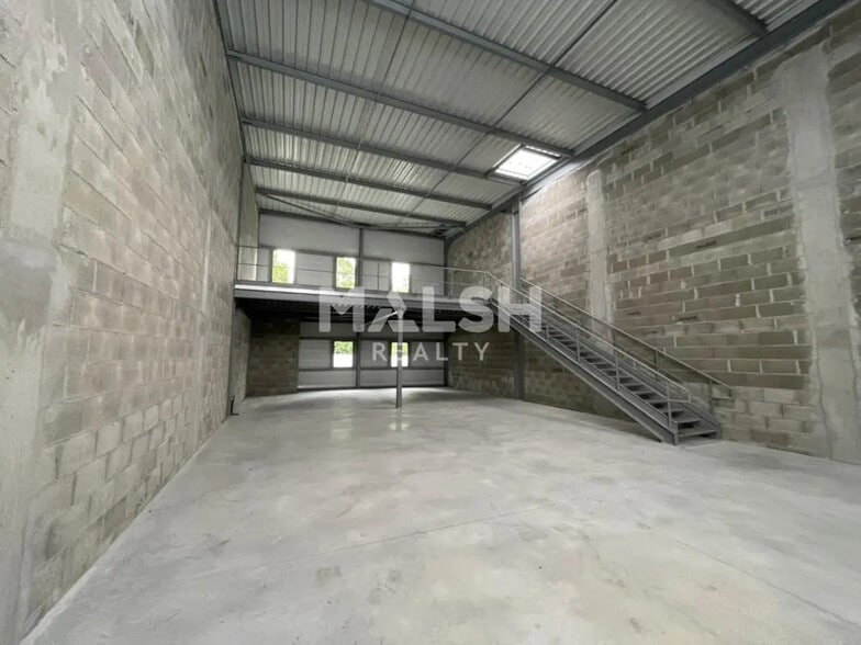 Local d'activités dans Saint-Genis-Laval à vendre - Photo intérieure - Image 2 de 12