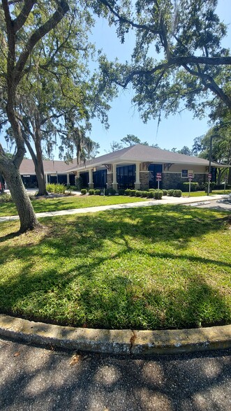 301 East Lake Woodlands Pkwy, Oldsmar, FL à vendre - Photo du bâtiment - Image 3 de 3