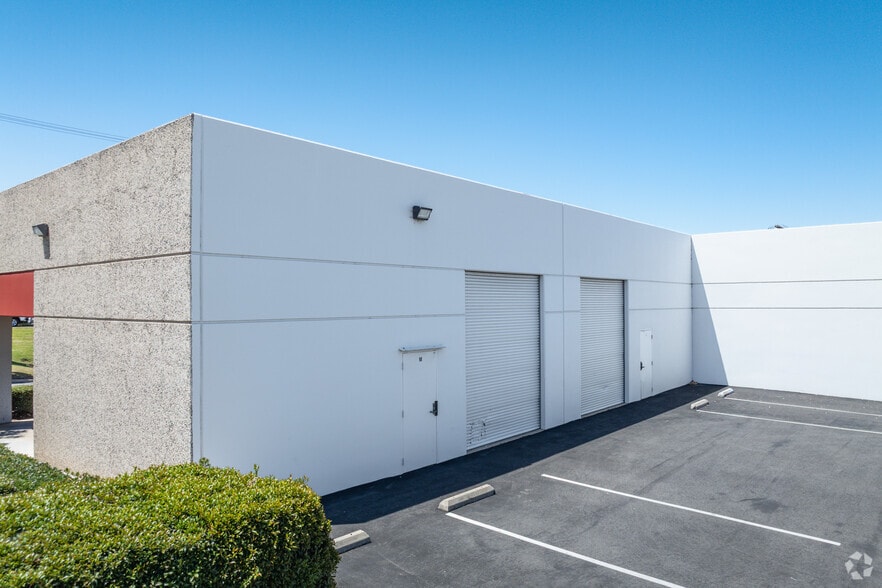 109 N Maple St, Corona, CA for lease - Building Photo - Image 2 of 5