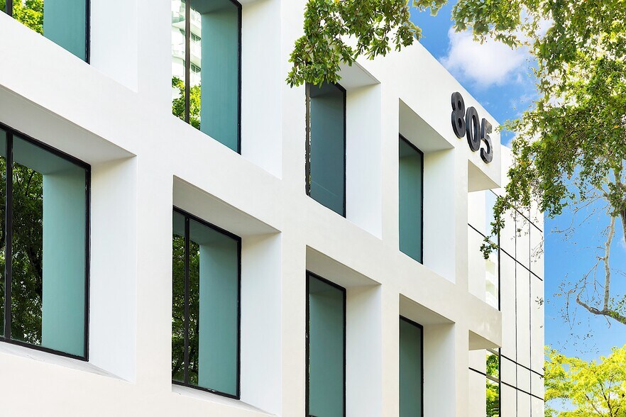 805 E Broward Blvd, Fort Lauderdale, FL à louer - Photo du bâtiment - Image 2 de 11