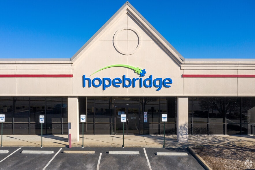 215 S Hurstbourne Pky, Louisville, KY for lease - Building Photo - Image 3 of 7