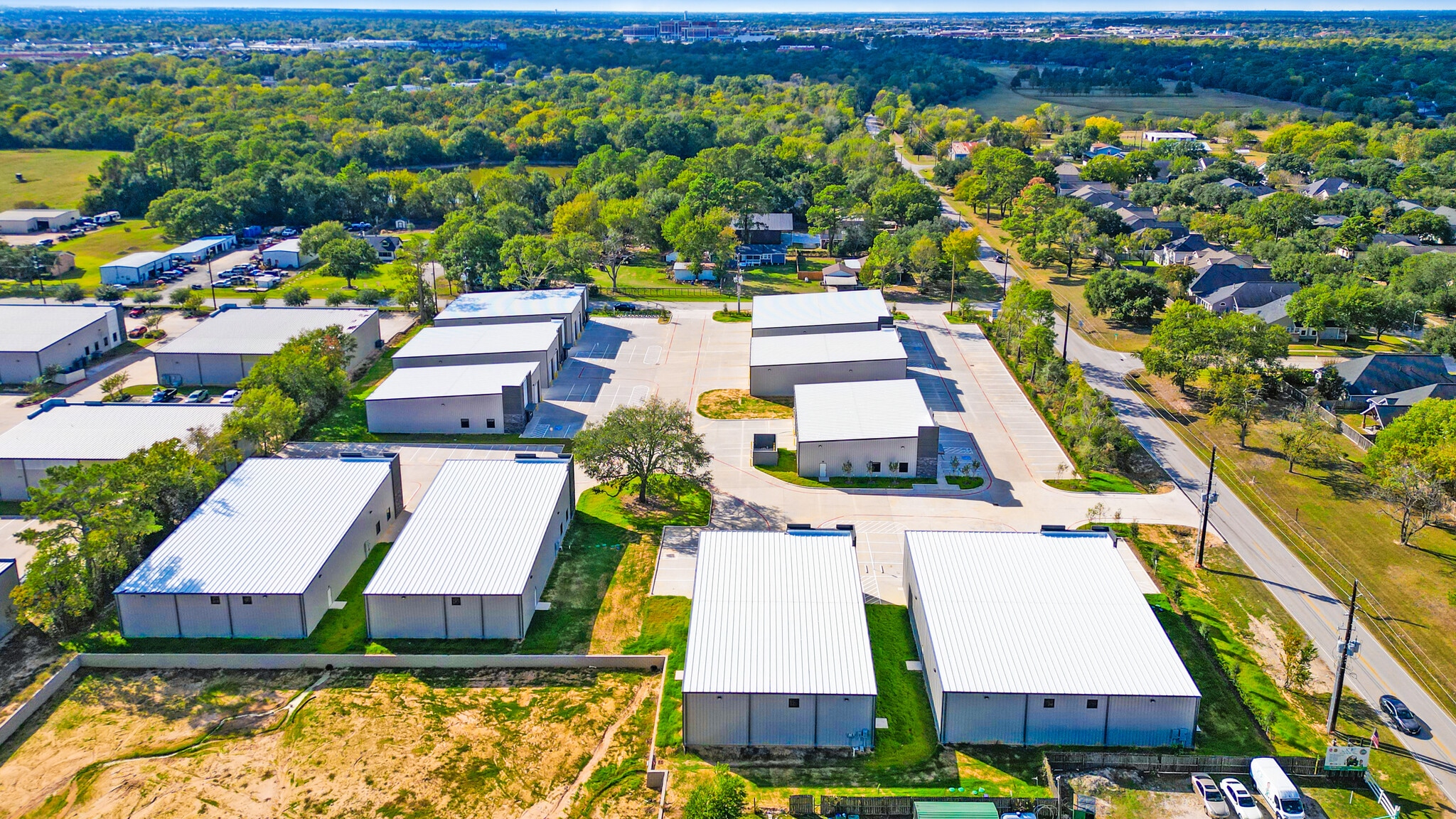 Jarvis Business Park portfolio of 4 properties for sale on LoopNet.ca Primary Photo- Image 1 of 8