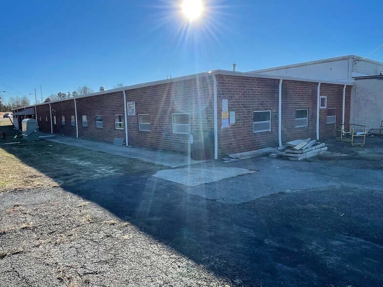 2300 Old Durham Rd, Roxboro, NC for lease - Building Photo - Image 2 of 16