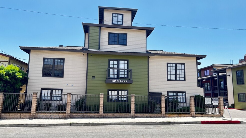 905 S Lake St, Burbank, CA à louer - Photo du bâtiment - Image 2 de 2