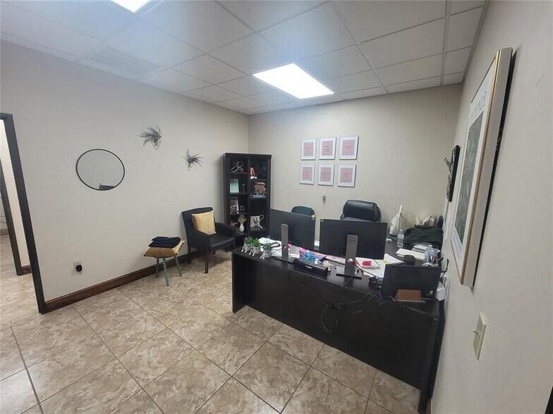 912 Messenger Ln, Moore, OK à vendre - Photo du bâtiment - Image 2 de 23