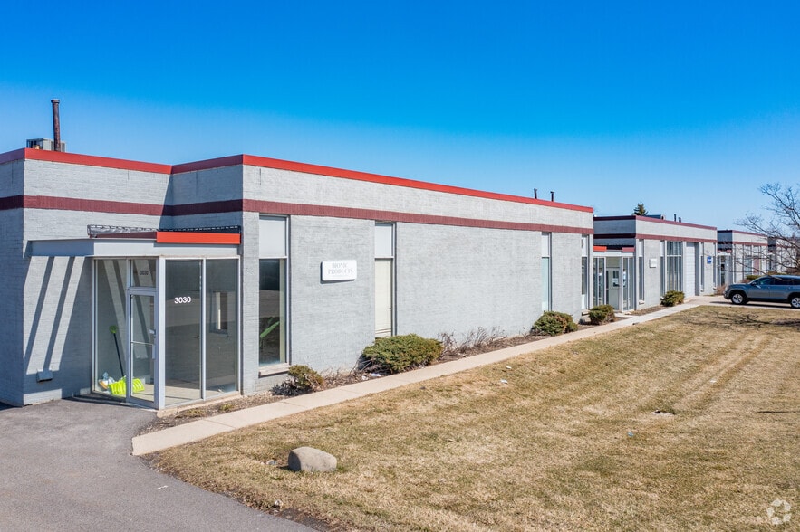3000-3030 Commercial Ave, Northbrook, IL for lease - Building Photo - Image 2 of 4