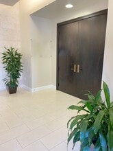 17425 Bridge Hill Ct, Tampa, FL for lease Interior Photo- Image 2 of 9