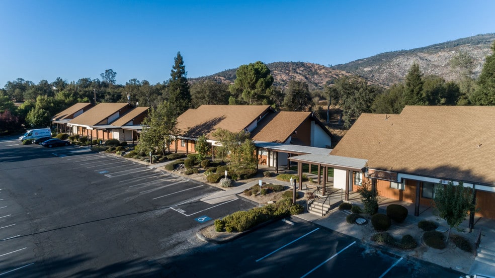 31975-31985 Lodge Rd, Auberry, CA for sale - Building Photo - Image 3 of 26