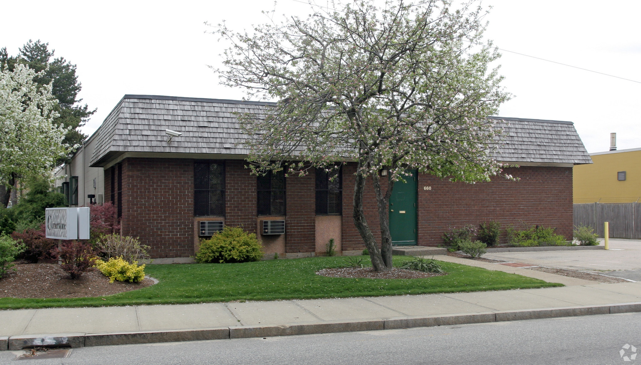 660 School St, Pawtucket, RI à vendre Photo principale- Image 1 de 1