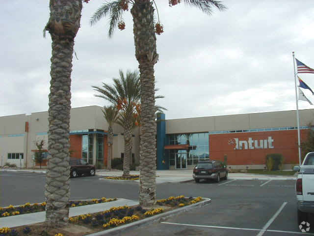 2700 E Commerce Center Pl, Tucson, AZ à louer - Photo du bâtiment - Image 2 de 23