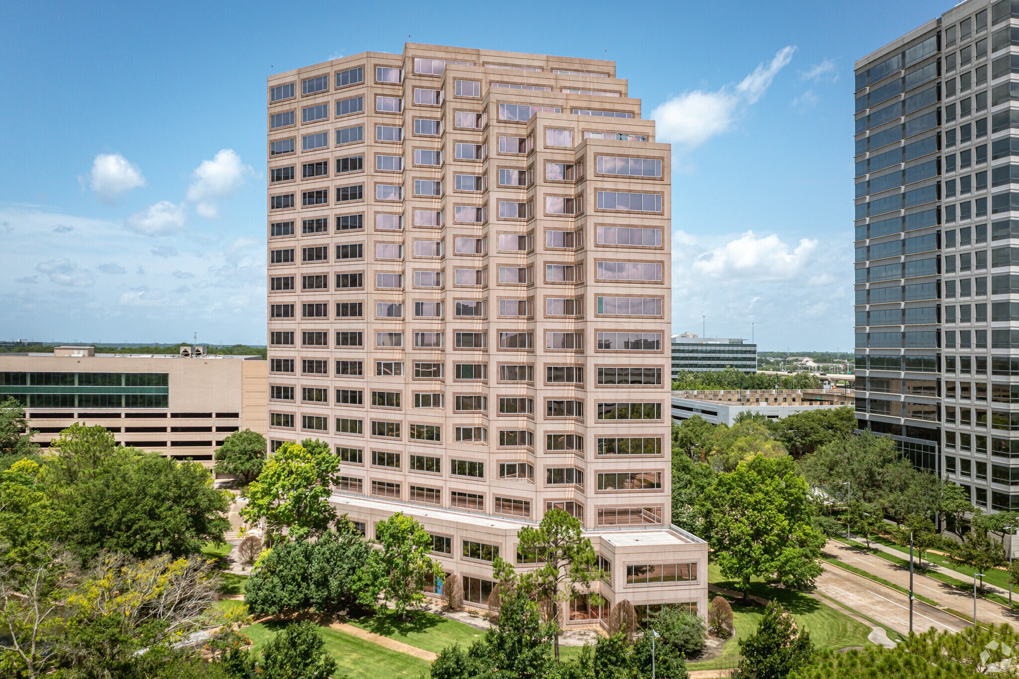 580 Westlake Park Blvd, Houston, TX à louer Photo du bâtiment- Image 1 de 32