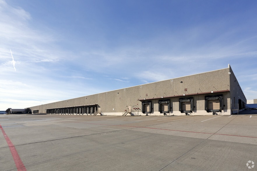 1717 W Airfield Dr, Dfw Airport, TX for lease - Building Photo - Image 1 of 6