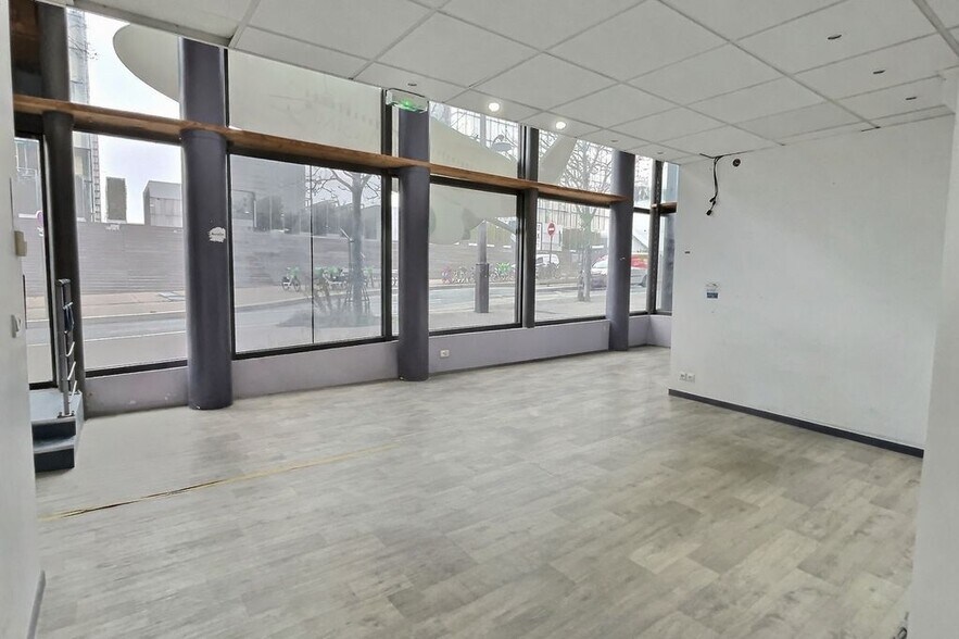 16 Rue Raymond Aron, Paris à vendre - Photo du bâtiment - Image 3 de 5