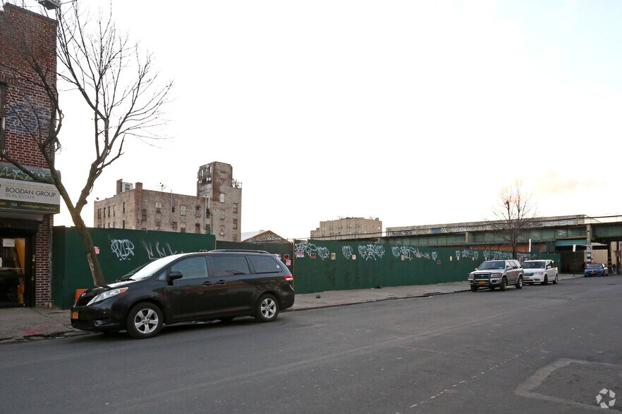 3-50 St. Nicholas Ave, Ridgewood, NY à louer - Photo du bâtiment - Image 3 de 18