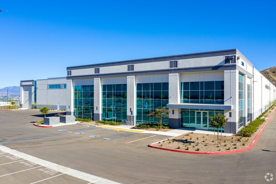 29040 Avenue Valley View, Valencia, CA for lease - Primary Photo - Image 1 of 7