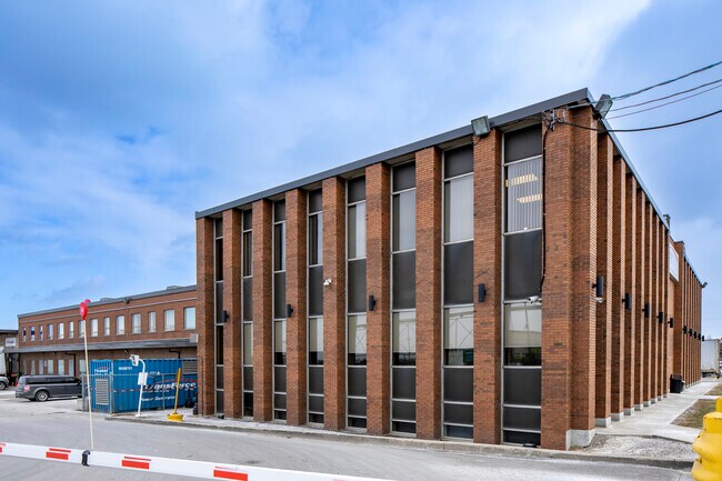 More details for 5425 Dixie Rd, Mississauga, ON - Industrial for Lease