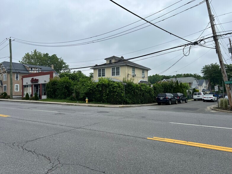 512 Tarrytown Rd, White Plains, NY à louer - Photo du bâtiment - Image 3 de 8